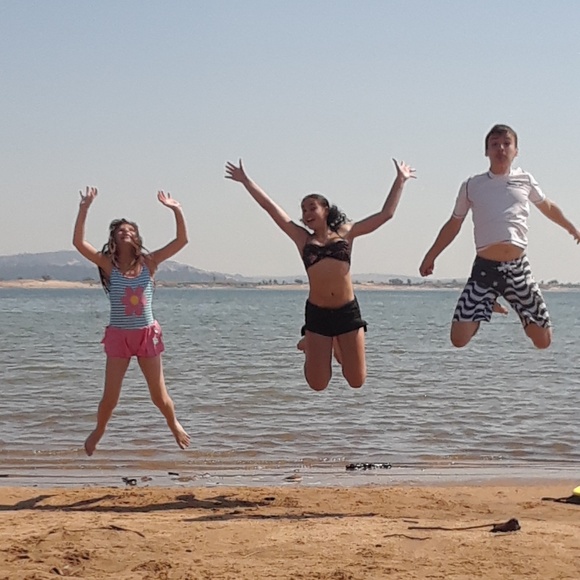 Meet your Poshers, The Burea Family - Picture 1 of 1